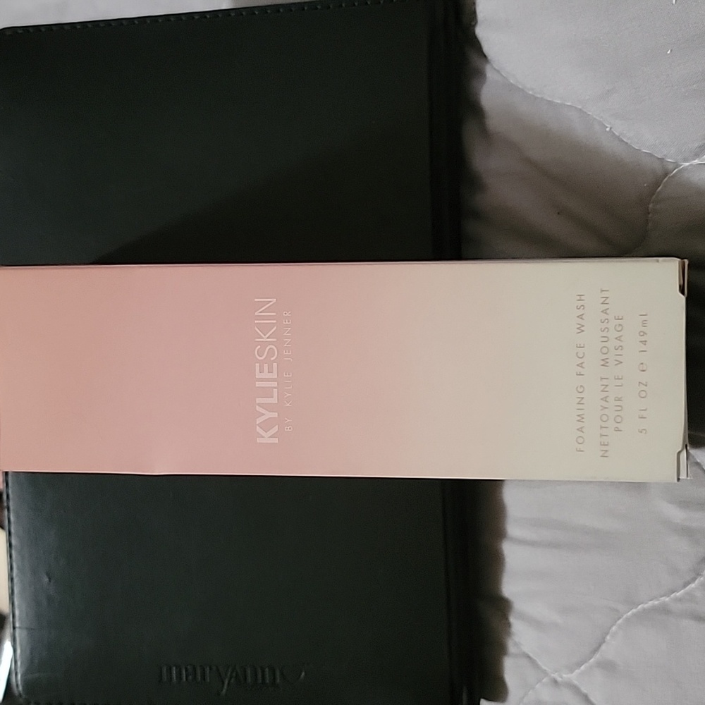 KYLIESKIN BY KYLIE JENNER